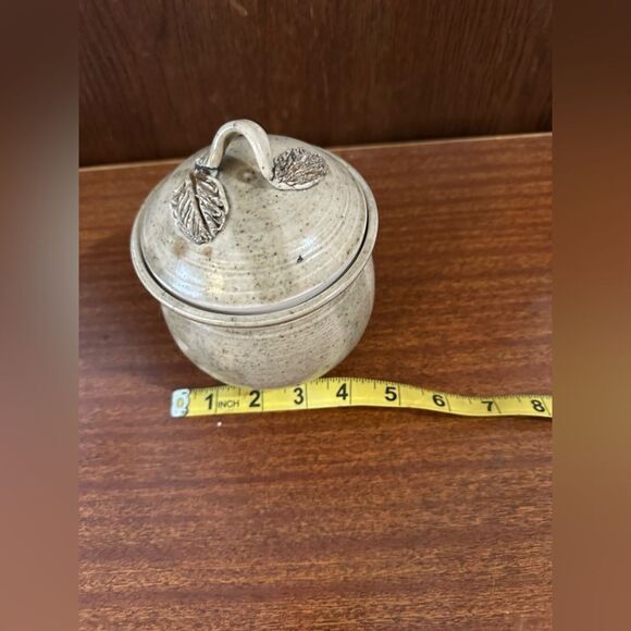 Handmade vintage - Ceramic Lidded Jar with Leaf Handle - Picture 6 of 7